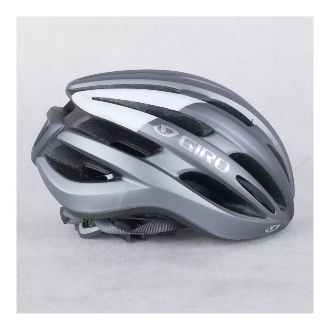 GIRO FORAY - titanium and white matte bicycle helmet