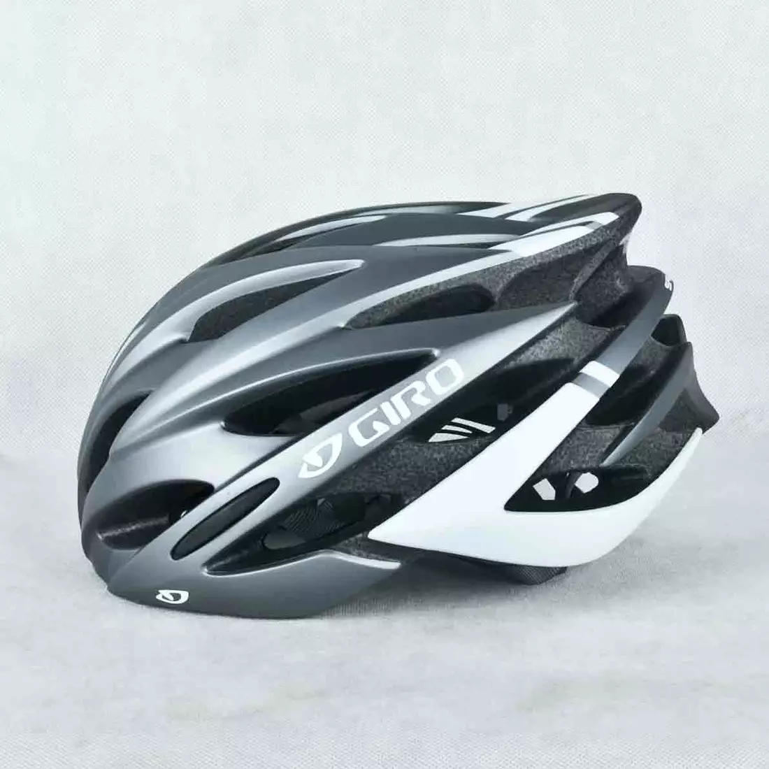 GIRO SAVANT - titanium and white matte bicycle helmet