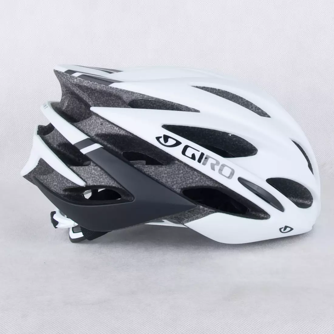 GIRO SAVANT - white and black matte bicycle helmet