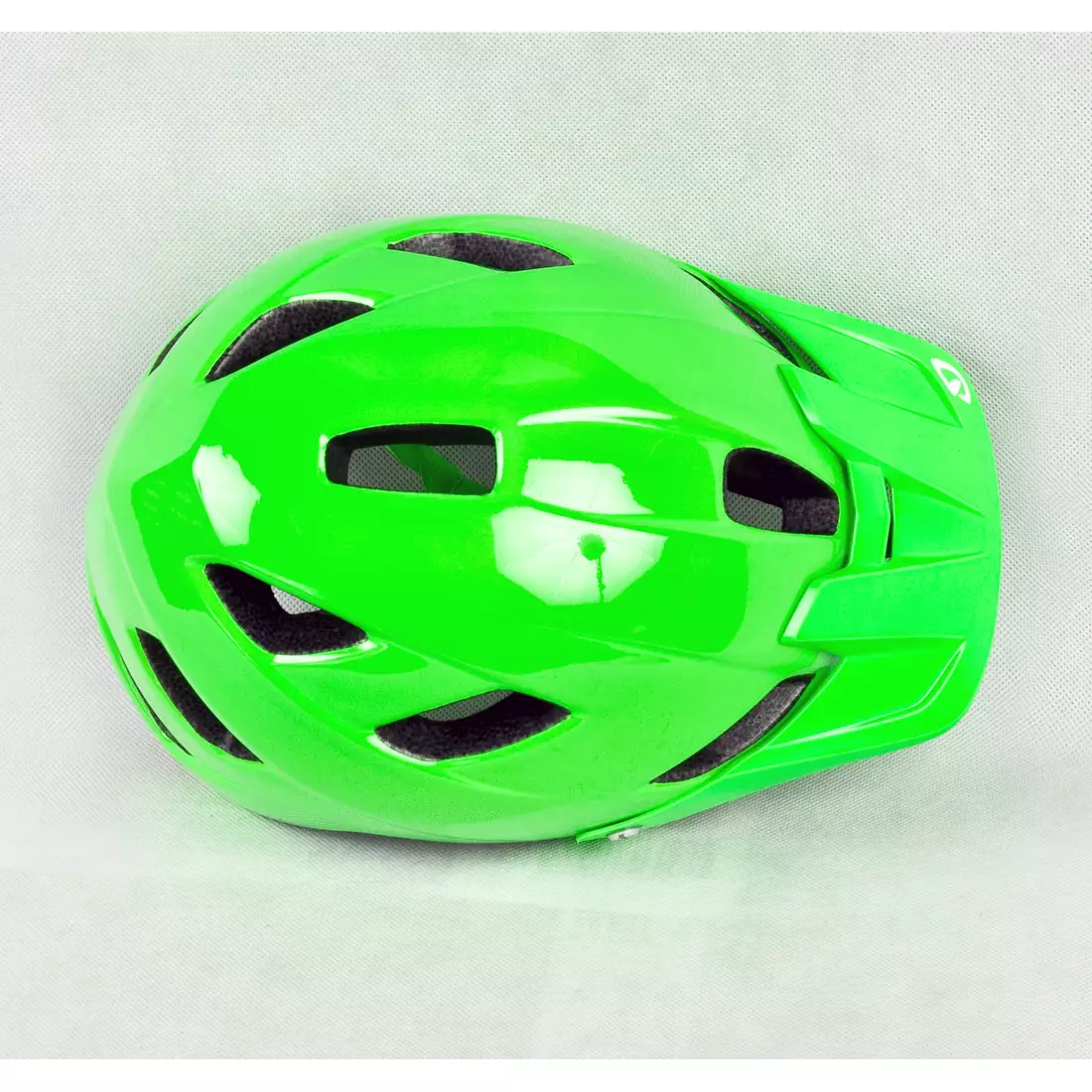 GIRO FEATURE bicycle helmet, green