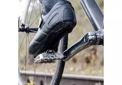 How to properly install cleats in cycling shoes?